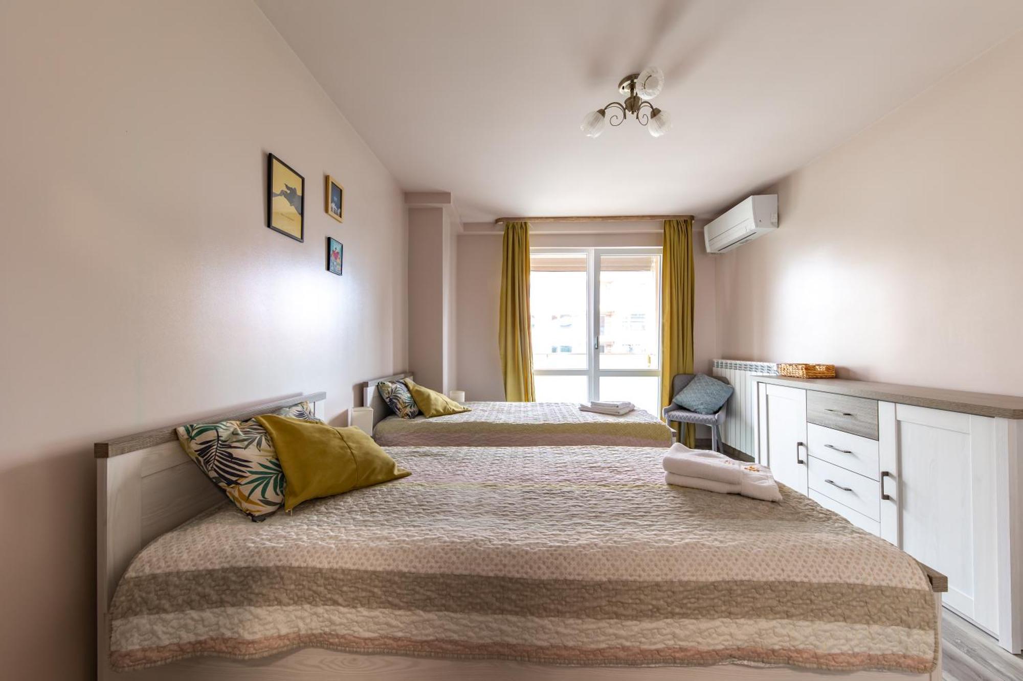 Happy Town Apartments Veliko Turnovo Bagian luar foto